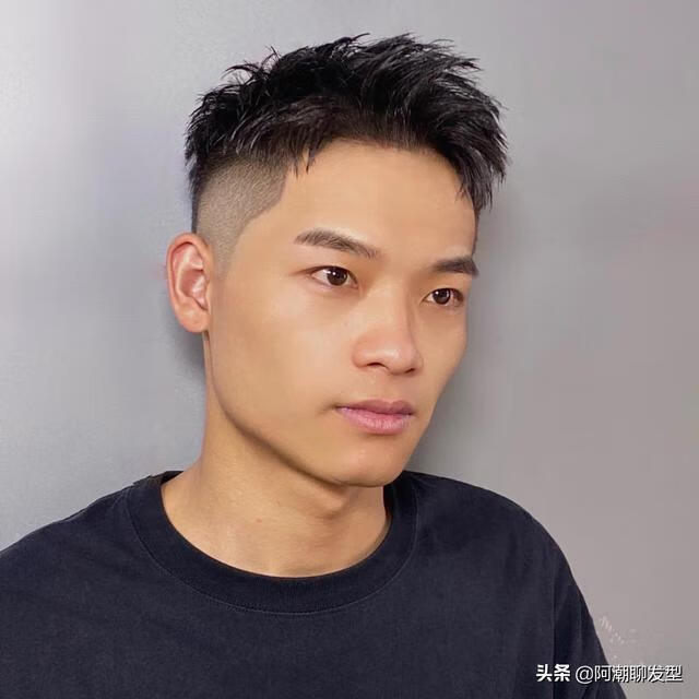 男生剪什么发型好看(男生理发都有什么发型)