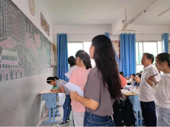 小学生国庆节黑板报图片(小学生国庆节的黑板报图片)