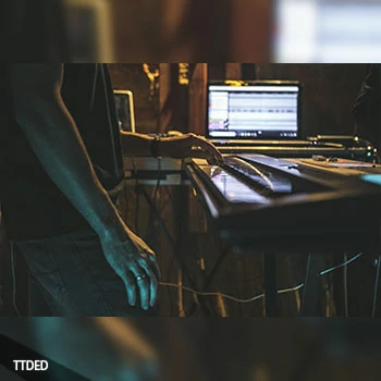 [教程]SkillShare Making creative keyboard sounds for your music（454Mb）